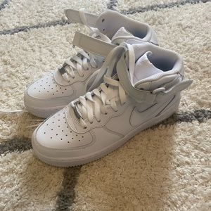 BRAND NEW NEVER WORN Nike High top air force 1… size mens 6.5 womens 7.5-8